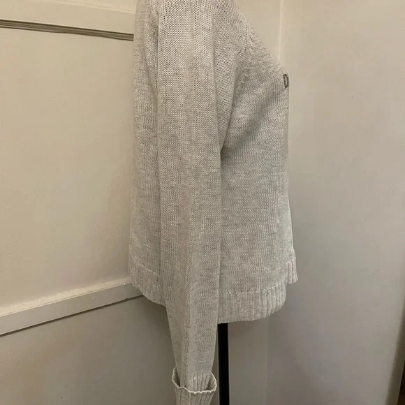 DKNY size small sweater - Picture 4 of 4